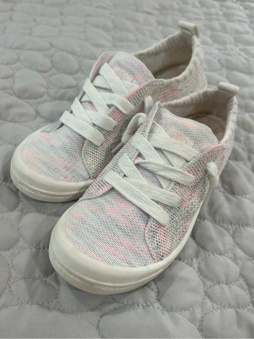 Roxy Girl’s Size 13 Pastel Knit Slip On Lace-Up Sneakers in White, Pink, Blue